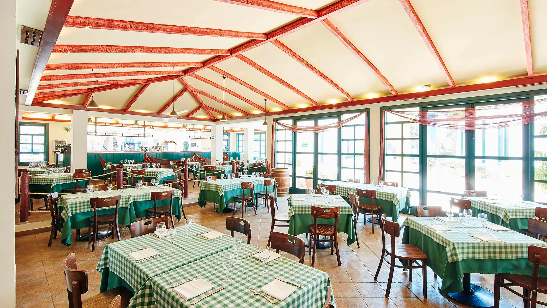 PortAventura Hotel: Theme Park Access Included Salou 4*,