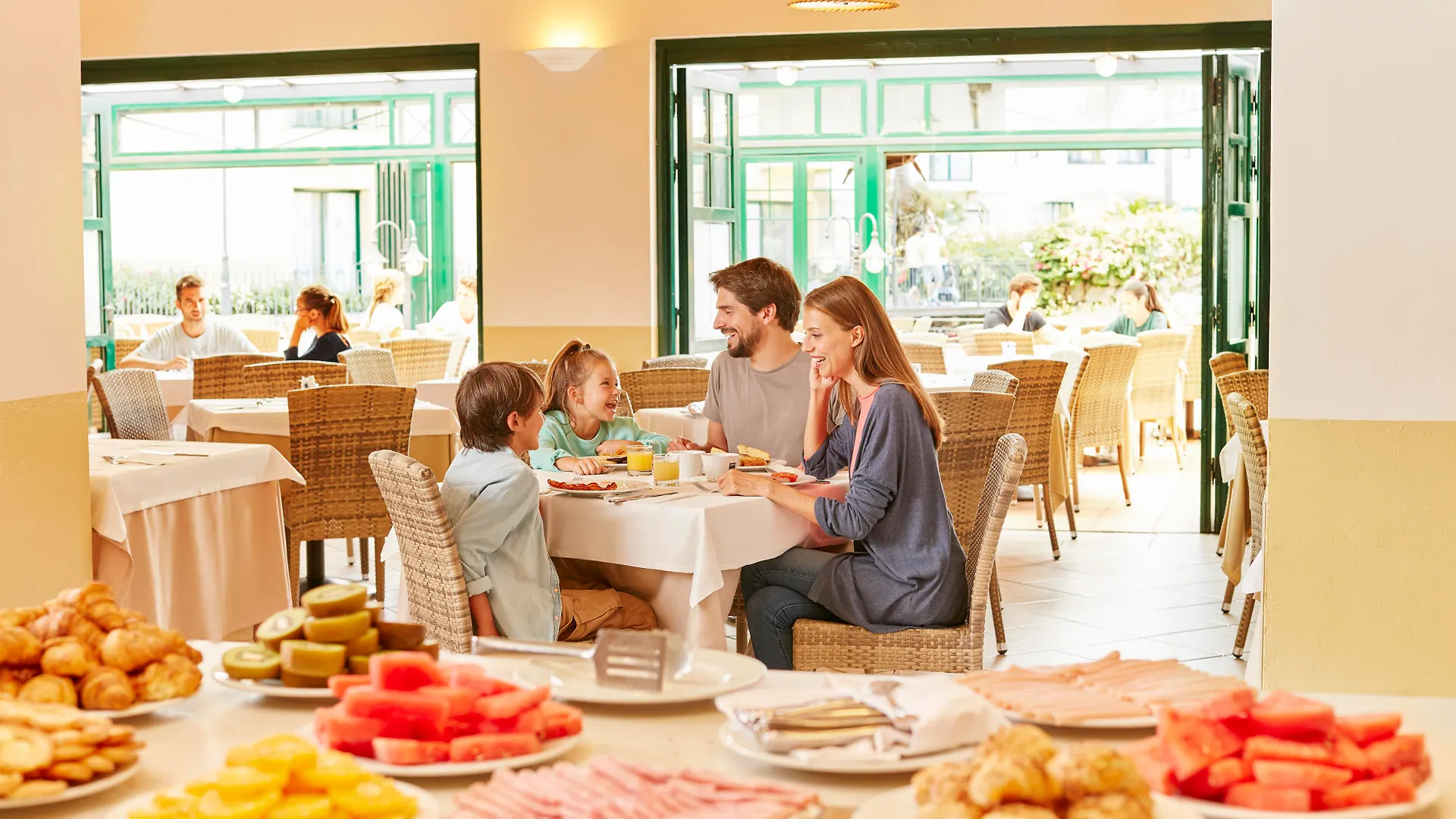 Hotel PortAventura Hotel: Theme Park Access Included Salou